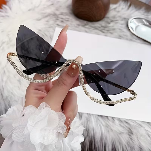 Venom Chic Golden Black Sunglass