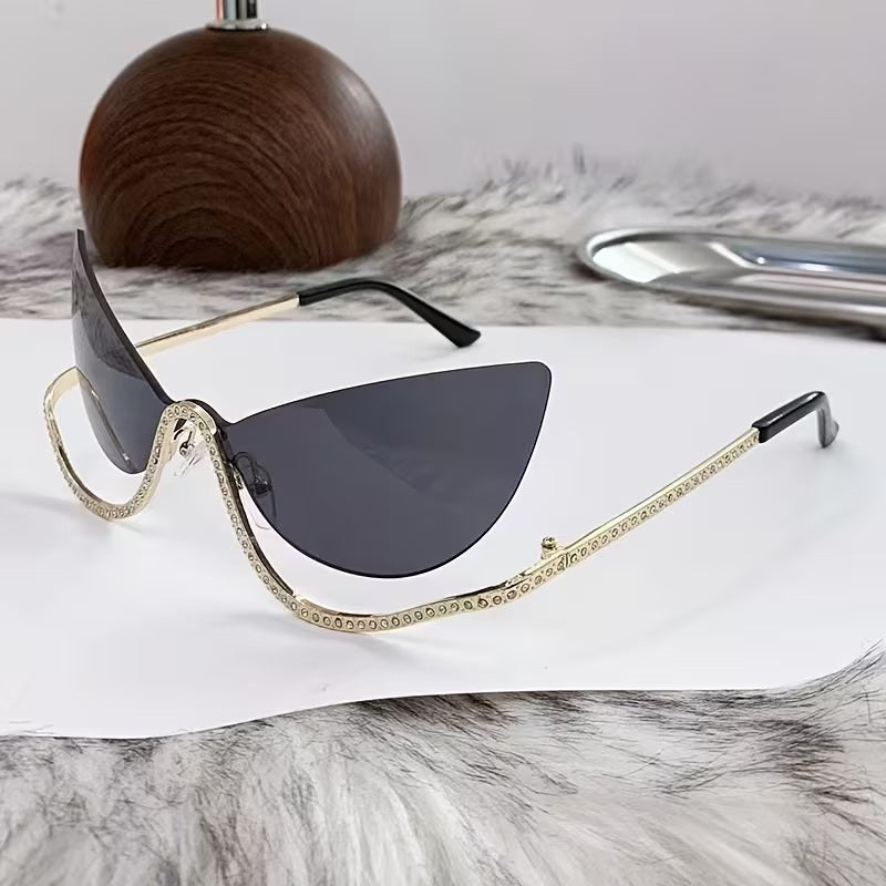 Venom Chic Golden Black Sunglass